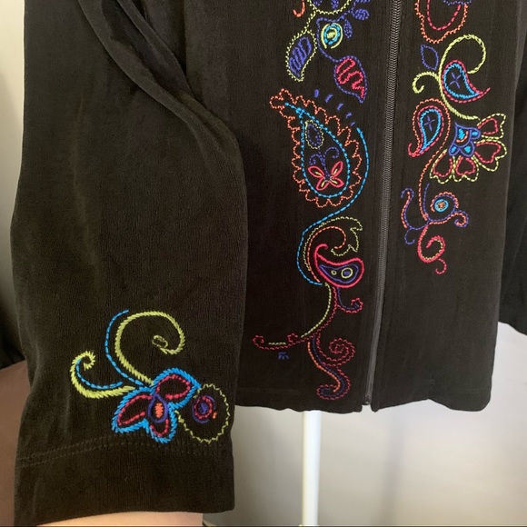 CHICOS TRAVELERS BLACK EMBROIDERED SWEATER/CARDIGAN SIZE 1/M - Picture 3 of 8